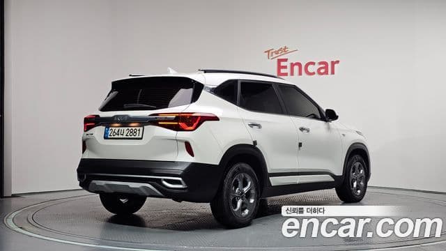 Kia Seltos 2022 — ფოტო 2/20