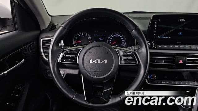 Kia Seltos 2022 — ფოტო 13/20