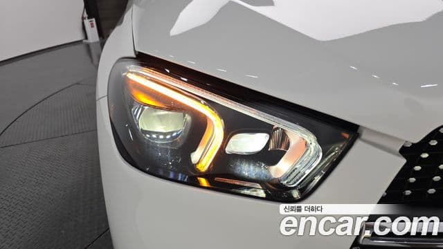 Mercedes-Benz GLE-Class 2022 — Photo 27/35
