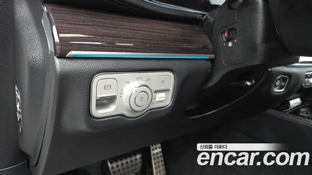 Mercedes-Benz GLE-Class 2022 — Photo 28/35