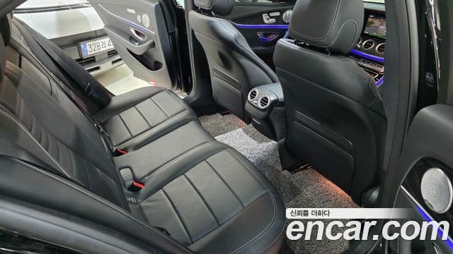Mercedes-Benz E-Class 2020 — ფოტო 18/20