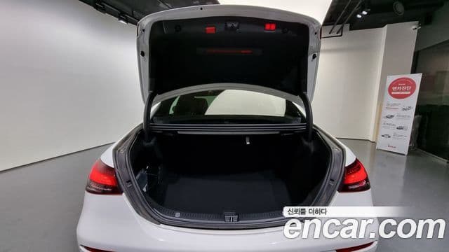 Mercedes-Benz E-Class 2022 — Şəkil 16/19