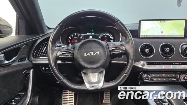 Kia Stinger 2022 — Şəkil 14/20