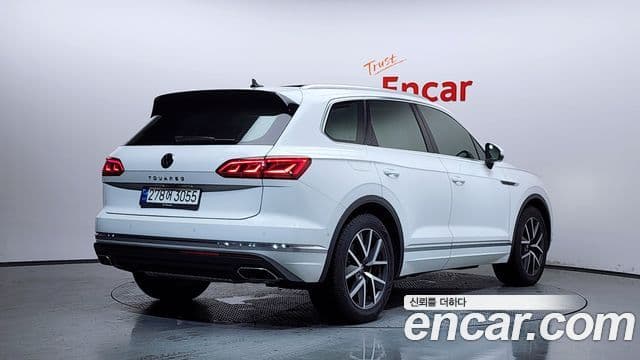 Volkswagen Touareg 2023 — ფოტო 2/20