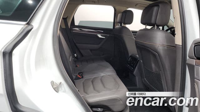 Volkswagen Touareg 2023 — ფოტო 12/20