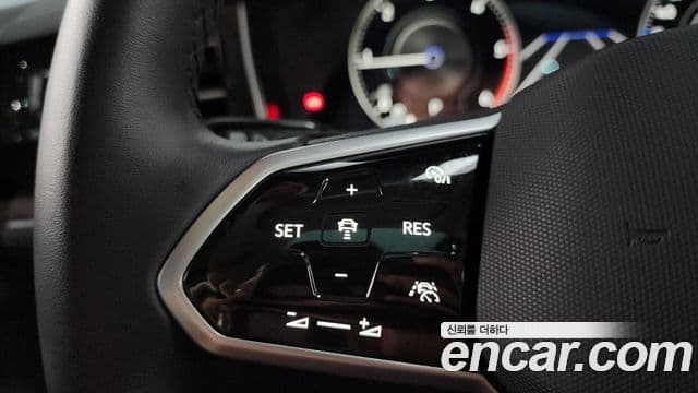 Volkswagen Touareg 2023 — ფოტო 17/20