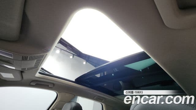Volkswagen Touareg 2023 — ფოტო 19/20