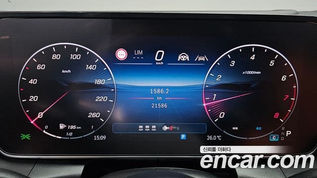 Mercedes-Benz GLC-Class 2025 — Photo 18/37