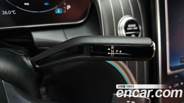 Mercedes-Benz GLC-Class 2025 — Photo 21/37
