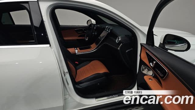 Mercedes-Benz GLC-Class 2025 — Photo 8/37
