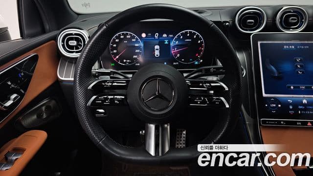 Mercedes-Benz GLC-Class 2025 — Photo 10/37