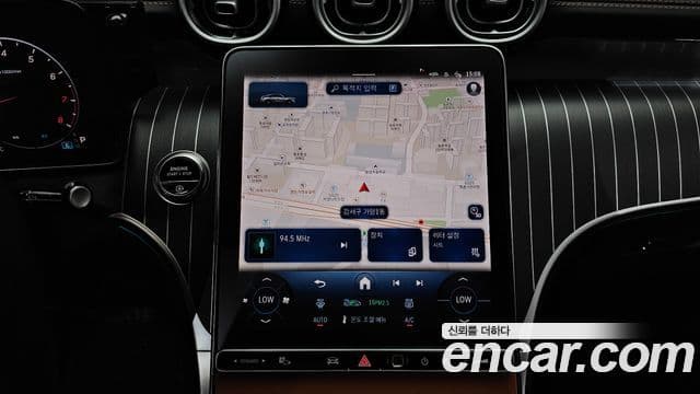 Mercedes-Benz GLC-Class 2025 — Photo 30/37