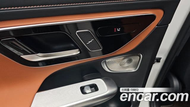 Mercedes-Benz GLC-Class 2025 — Photo 5/37