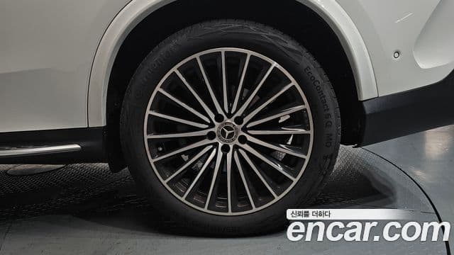 Mercedes-Benz GLC-Class 2025 — Photo 28/37