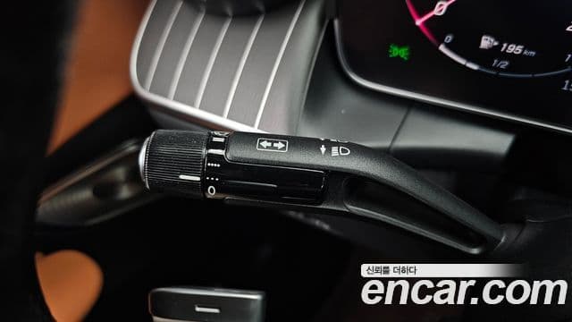 Mercedes-Benz GLC-Class 2025 — Photo 36/37