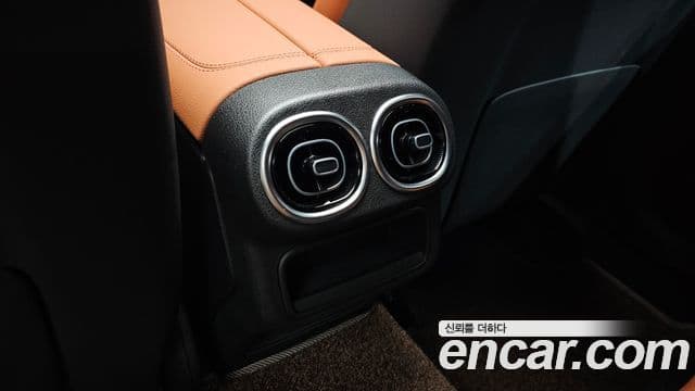 Mercedes-Benz GLC-Class 2025 — Photo 25/37