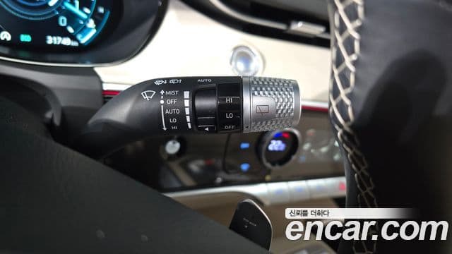 Genesis GV70 2023 — ფოტო 19/20
