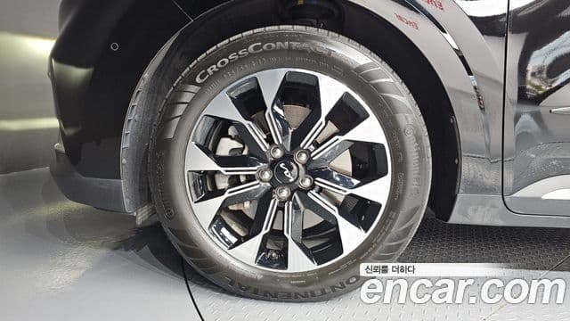 Kia Carnival 2023 — ფოტო 5/20