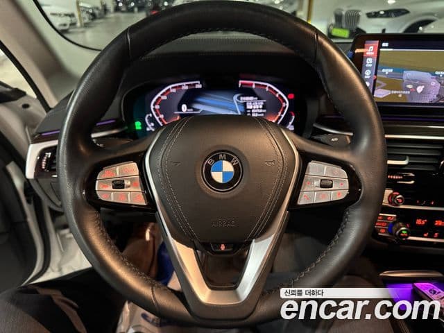 BMW 5 Series 2022 — ფოტო 19/20