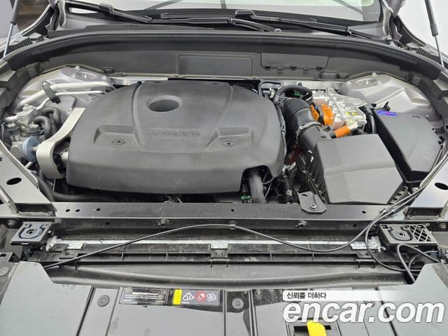 Volvo XC60 2025 — ფოტო 15/20