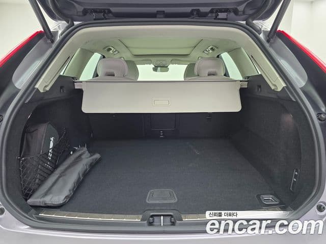 Volvo XC60 2025 — ფოტო 19/20