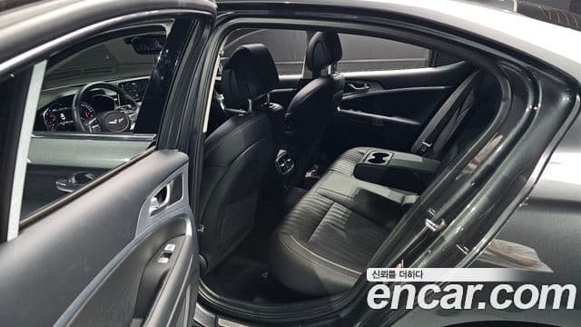Genesis G70 2019 — ფოტო 13/20