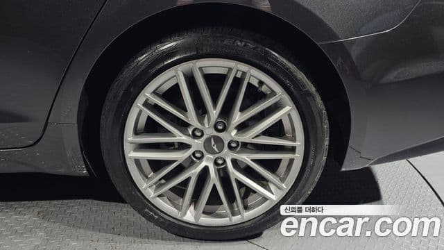 Genesis G70 2019 — ფოტო 17/35