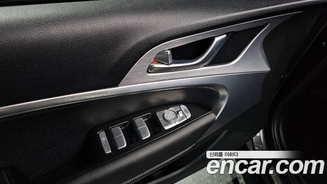 Genesis G70 2019 — ფოტო 28/35
