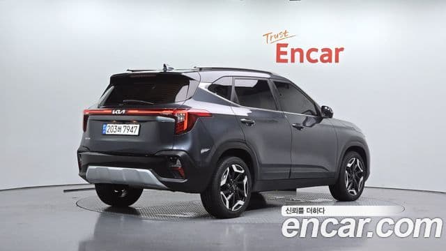 Kia Seltos 2023 — ფოტო 2/20
