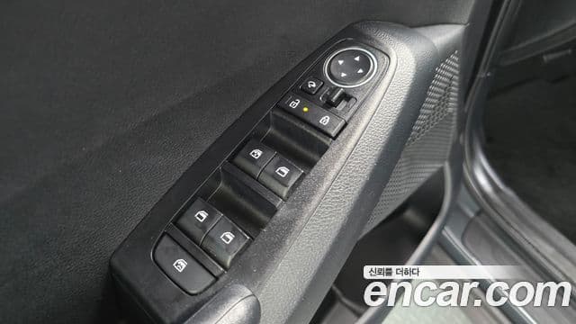 Kia Seltos 2023 — ფოტო 14/20