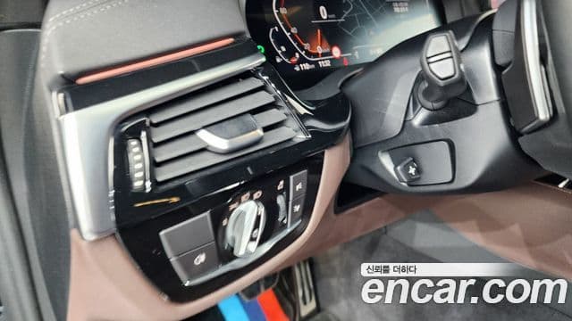 BMW 5 Series 2021 — ფოტო 15/20
