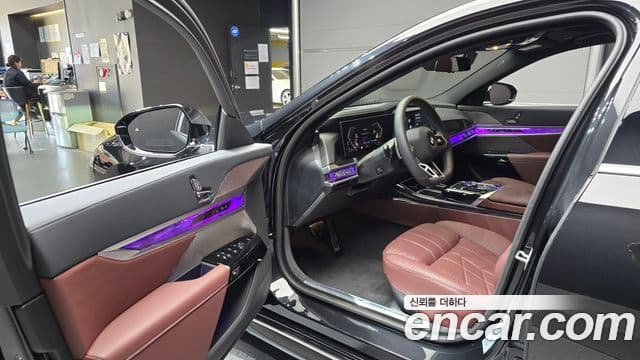 BMW 7 Series 2025 — Фото 10/20