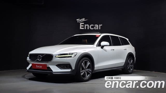 Volvo V60 Cross Country 2019 — Фото 1/20