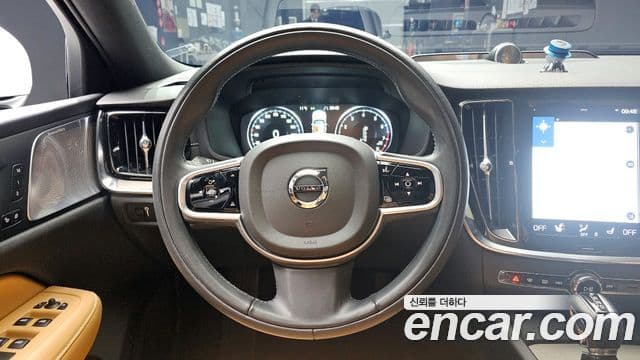 Volvo V60 Cross Country 2019 — Фото 14/20