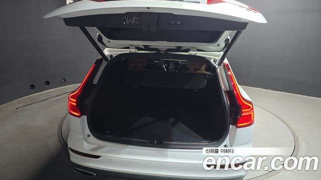 Volvo V60 Cross Country 2019 — Фото 20/20