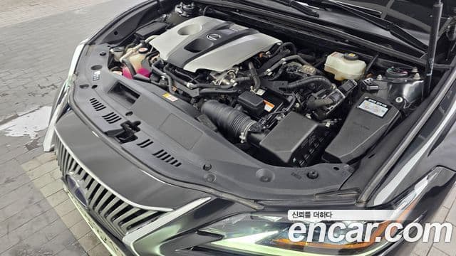 Lexus ES300h 2021 — ფოტო 6/20