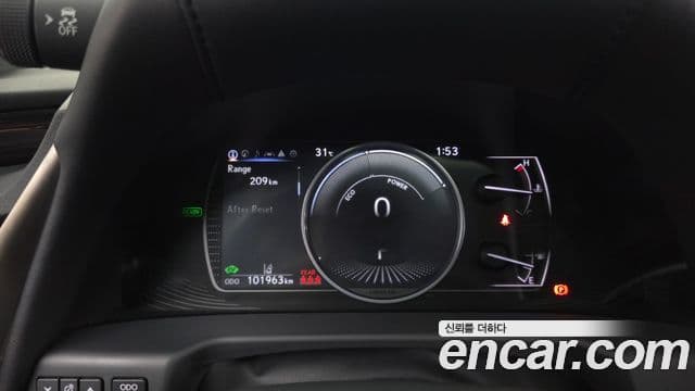 Lexus ES300h 2021 — ფოტო 8/20
