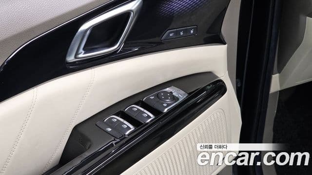 Kia Carnival 2022 — фото 14 из 20