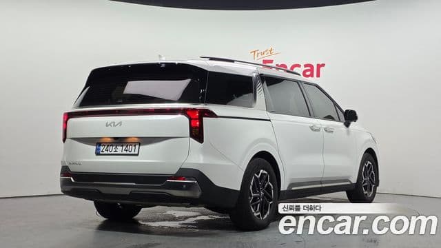 Kia Carnival 2023 — ფოტო 1/20