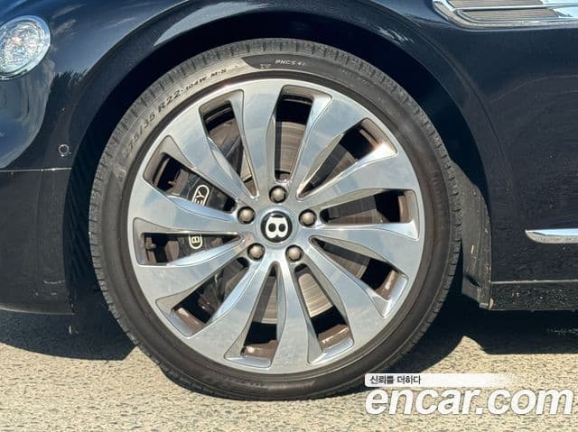Bentley Flying Spur 2021 — ფოტო 4/20