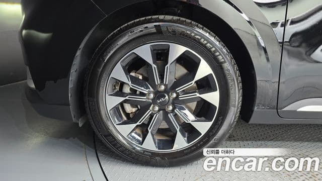 Kia Carnival 2023 — фото 5 из 20
