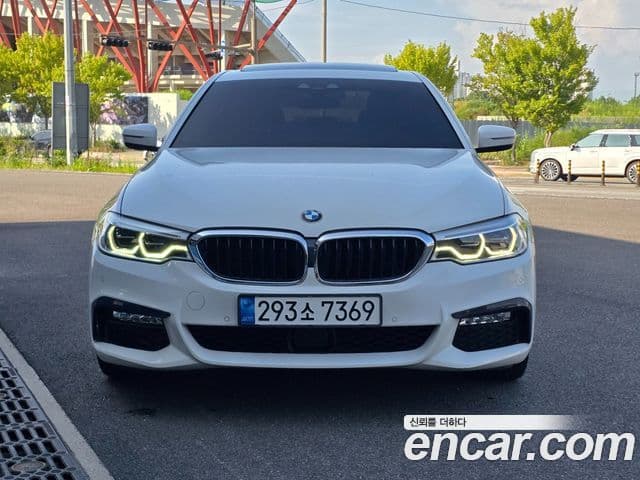 BMW 5 Series 2018 — Фото 2/20
