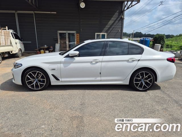 BMW 5 Series 2023 — ფოტო 2/14