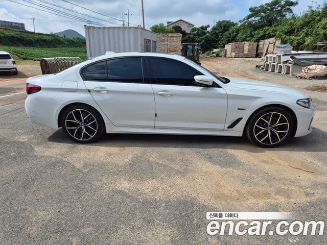 BMW 5 Series 2023 — ფოტო 3/14