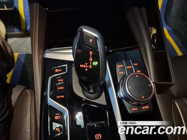 BMW 5 Series 2023 — ფოტო 6/14