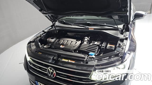 Volkswagen Tiguan 2021 — ფოტო 6/20