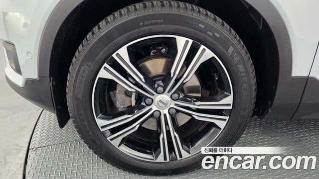 Volvo XC40 2020 — фото 5 из 20