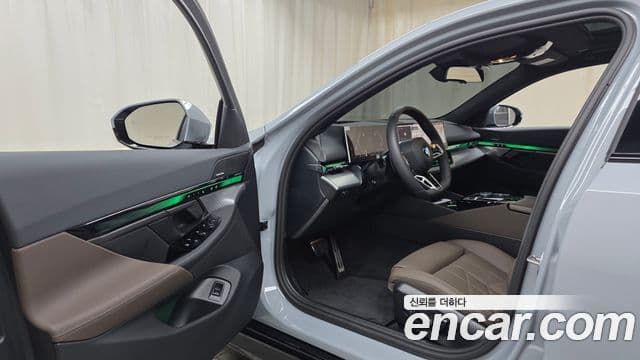 BMW 5 Series 2025 — фото 10 из 20