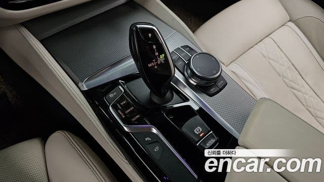BMW 5 Series 2018 — фото 8 из 20