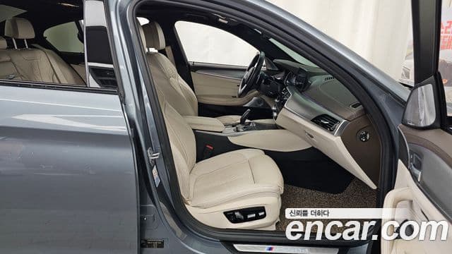 BMW 5 Series 2018 — ფოტო 11/20